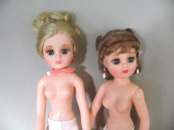 2 fashion dolls_06